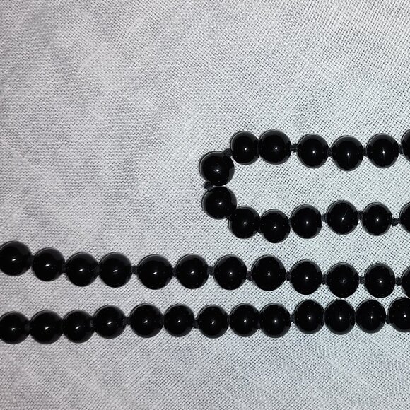 ONYX STONE BEAD NECKLACE HAND KNOTTEDED ON PURE SILK BEADING THREAD 32" LENGTH - Picture 1 of 3